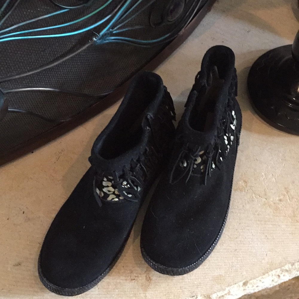 Uggs Moccasins Black Size 4 Girls and 6 Women’s
